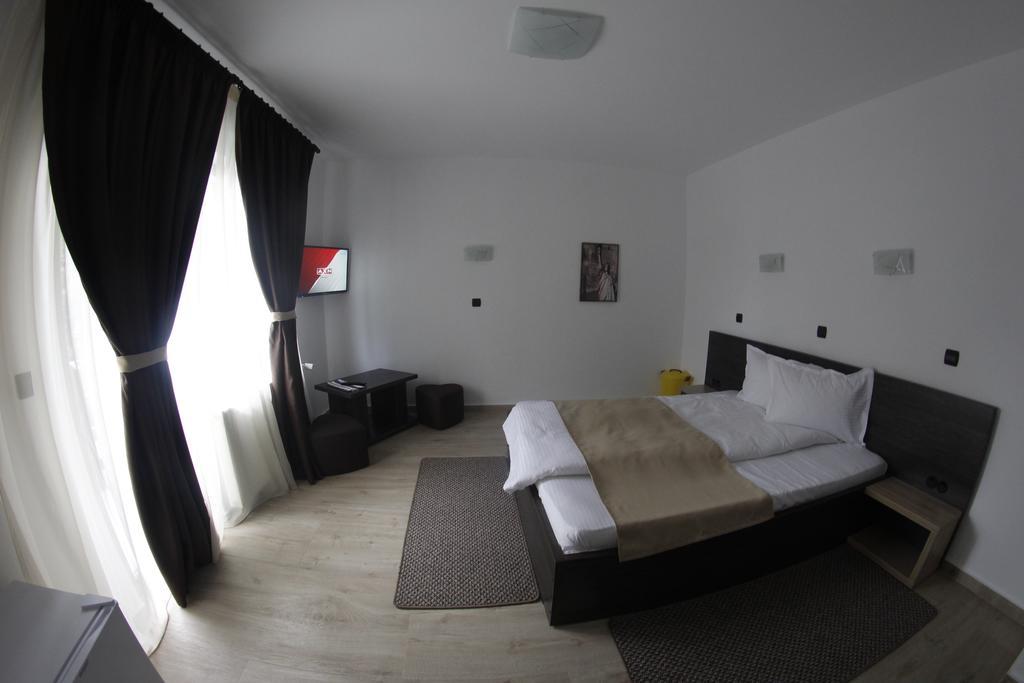 Casa Laur Cu Plaja Privata Hotel Colibita Bagian luar foto