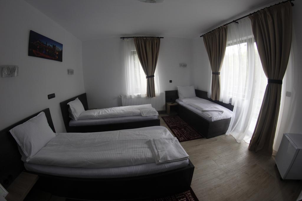 Casa Laur Cu Plaja Privata Hotel Colibita Bagian luar foto