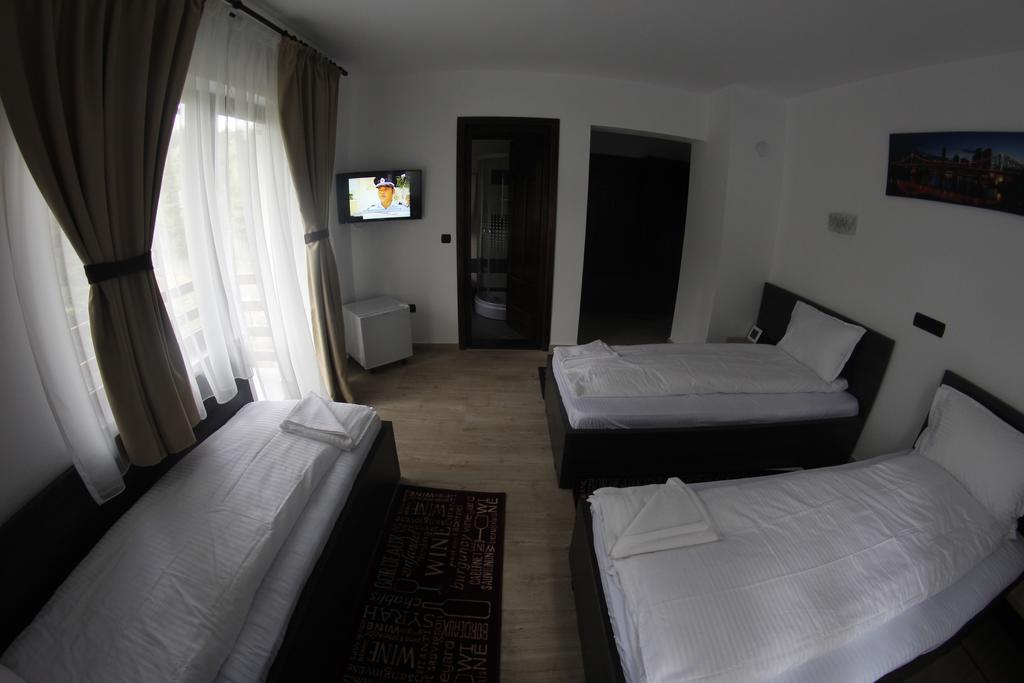 Casa Laur Cu Plaja Privata Hotel Colibita Bagian luar foto