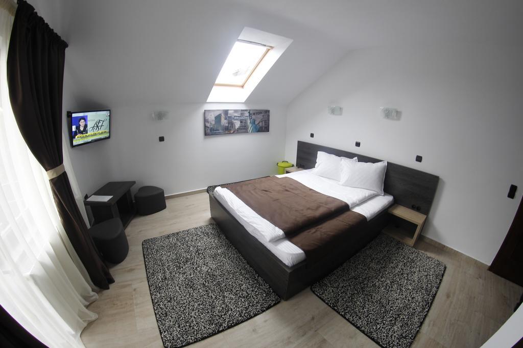 Casa Laur Cu Plaja Privata Hotel Colibita Bagian luar foto